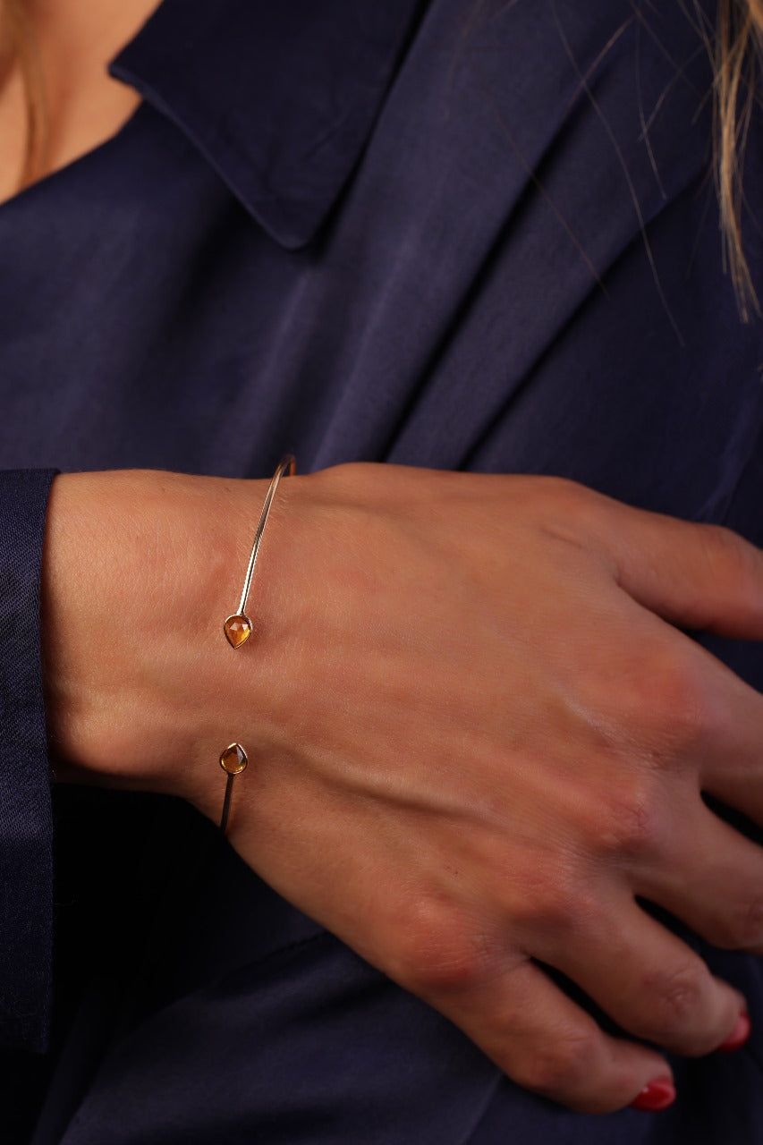 14 karat gold orange sapphire bracelet