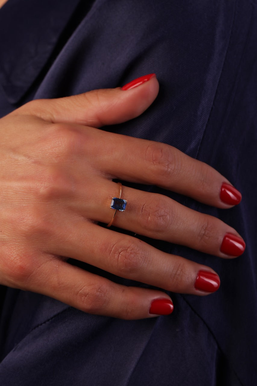 14 karat gold sapphire ring