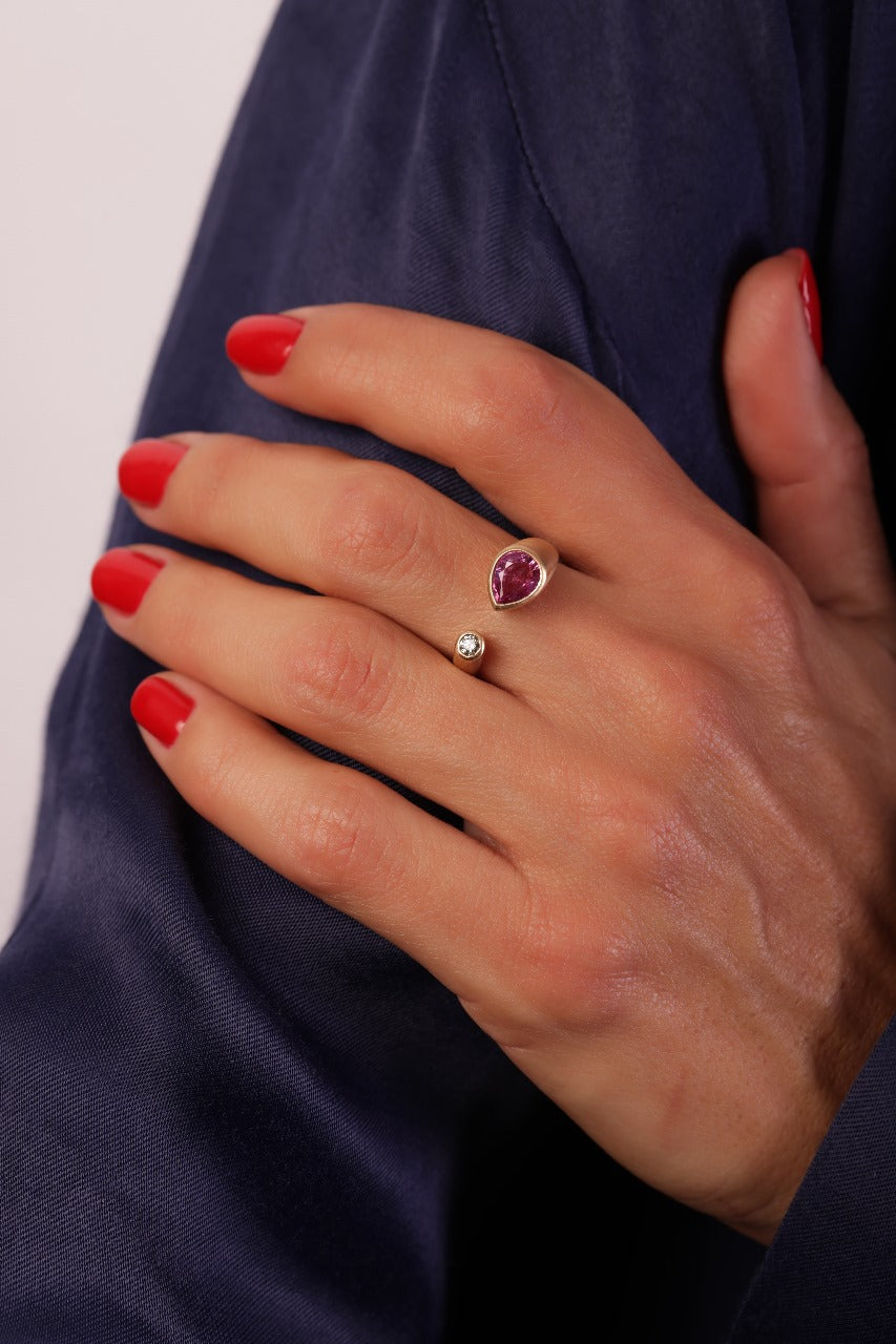 14 karat gold pink sapphire diamond ring